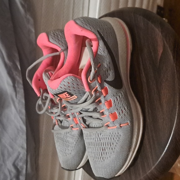 Nike Running kids sneakers size 5 grey and pink - Picture 2 of 8